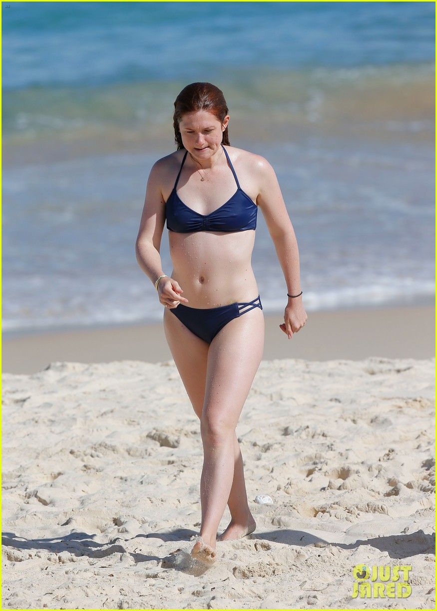 bonnie wright harry potter day on the beach 01