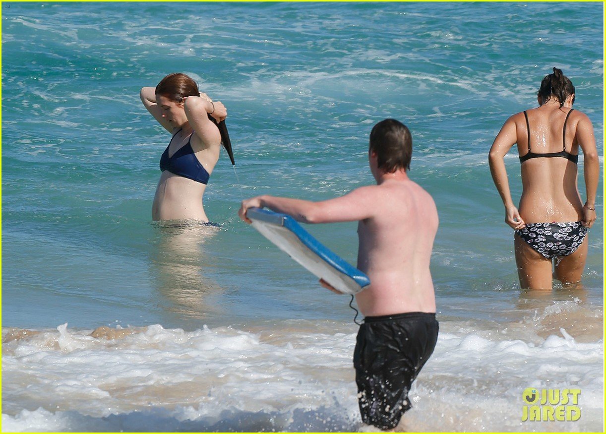 Bonnie Wright Takes a Dip in the Ocean With Gal Pals: Photo 957004 |  Bikini, Bonnie Wright Pictures | Just Jared Jr.