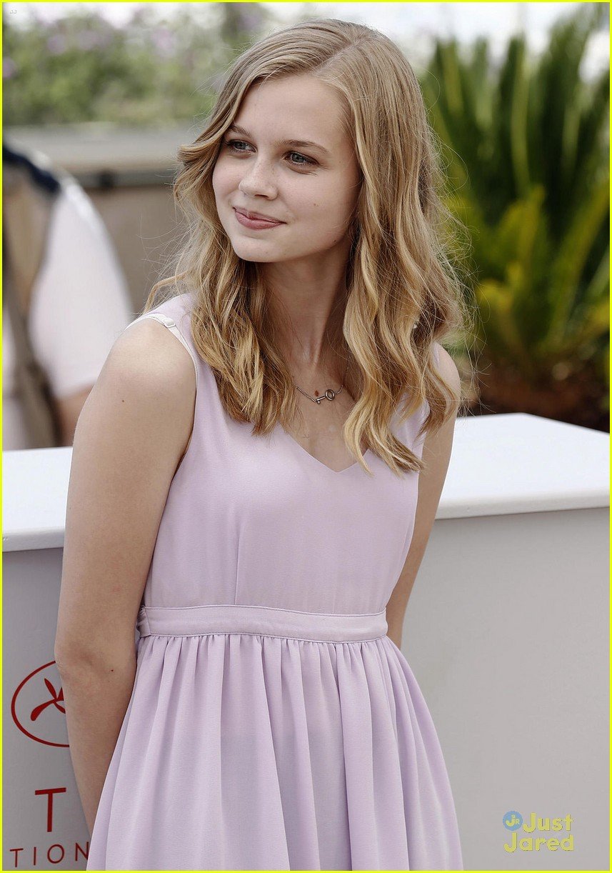 angourie rice nice guys cannes photocall premiere 06
