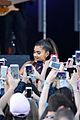 ariana grande premieres new song everyday 14