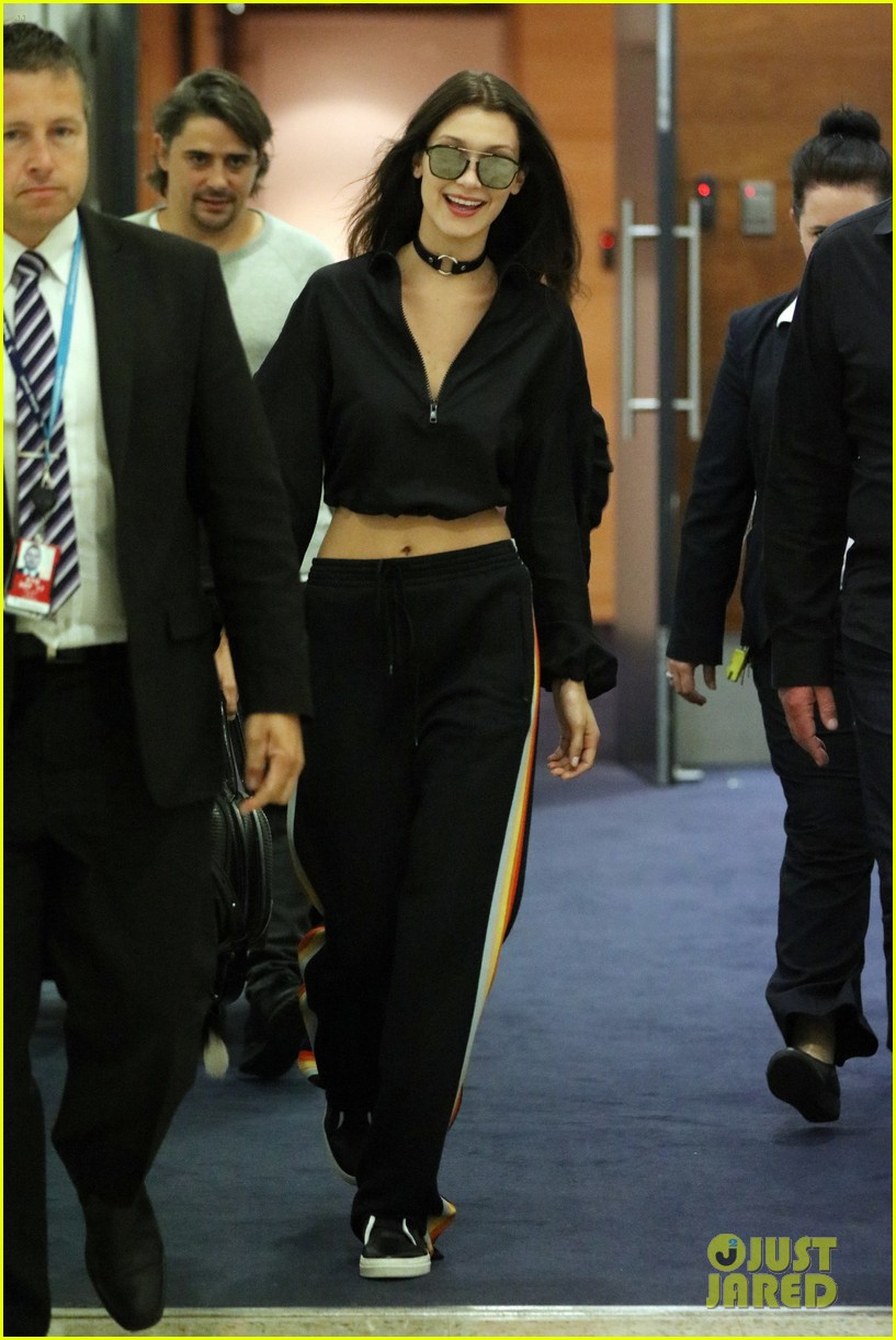 bella hadid arrives australia out with friends 01
