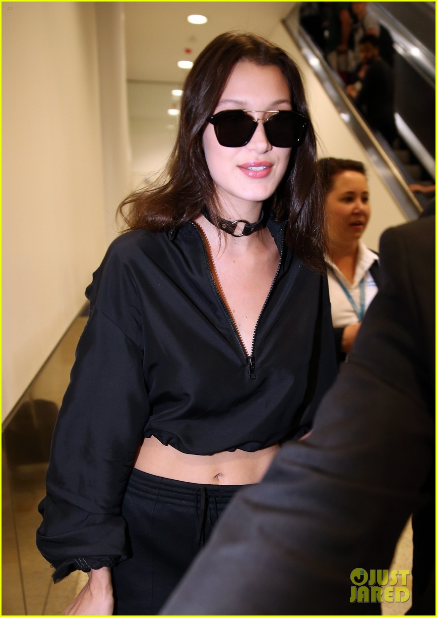 bella hadid arrives australia out with friends 07