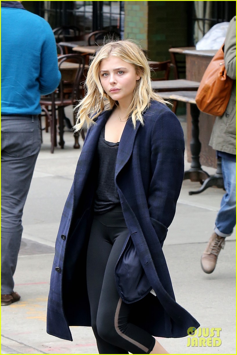 chloe moretz mermaid flipping on head out nyc workout 01
