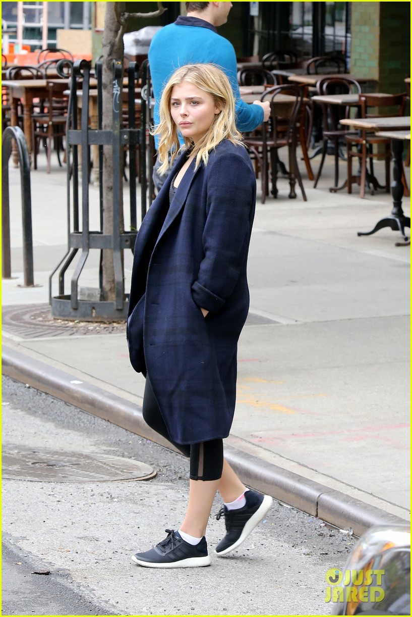 chloe moretz mermaid flipping on head out nyc workout 13