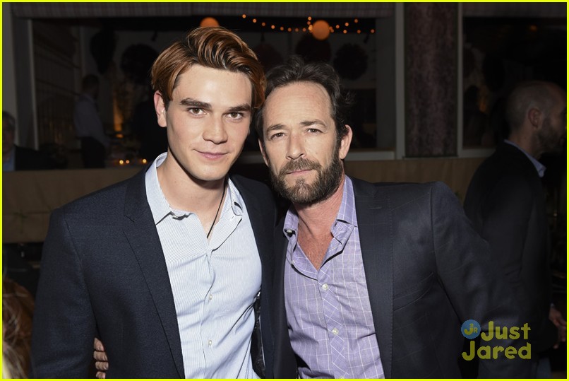 danielle panabaker cole sprouse cw party other stars 11