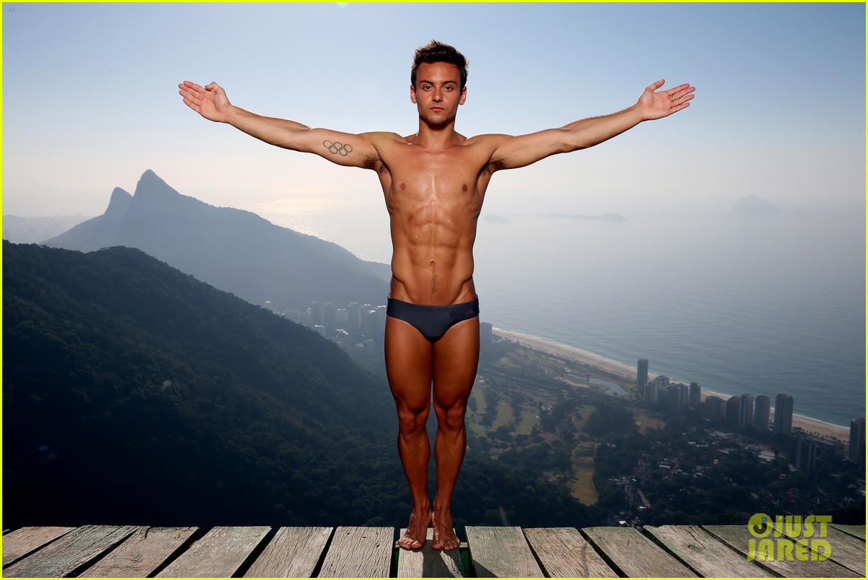 tom daley explains why speedos are so tight 01
