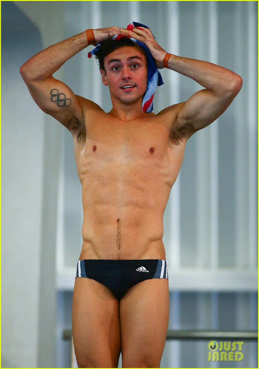 tom daley explains why speedos are so tight 02