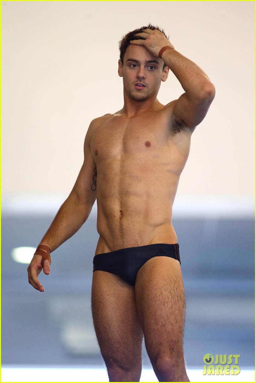 tom daley explains why speedos are so tight 14