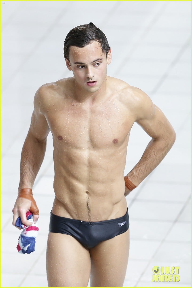 tom daley explains why speedos are so tight 26