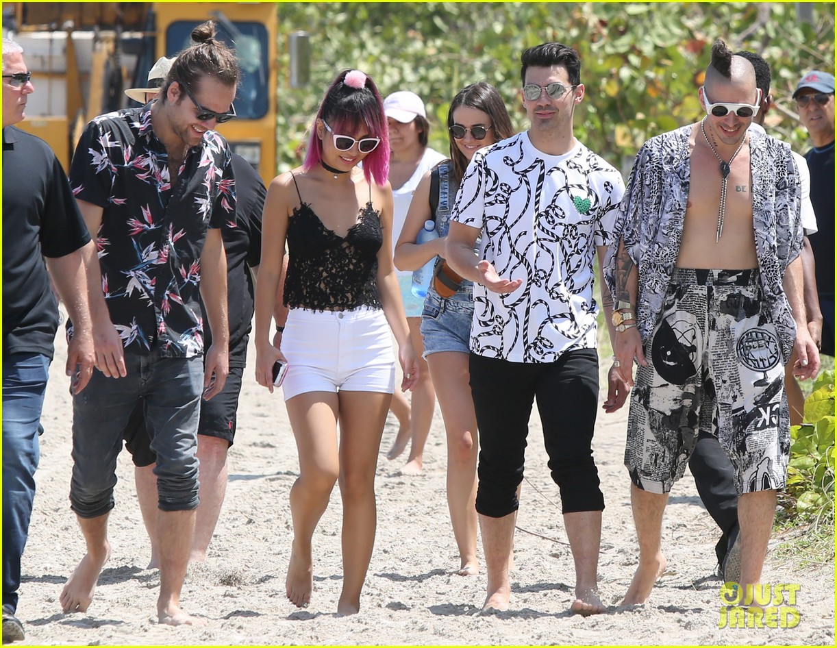dnce miami volleyball tourney iheart pool party 07