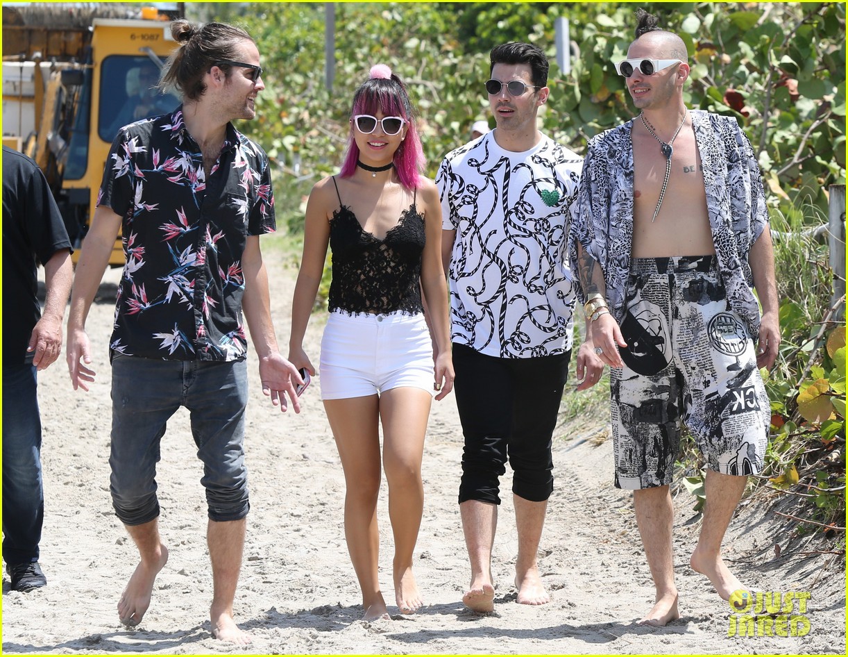 dnce miami volleyball tourney iheart pool party 12