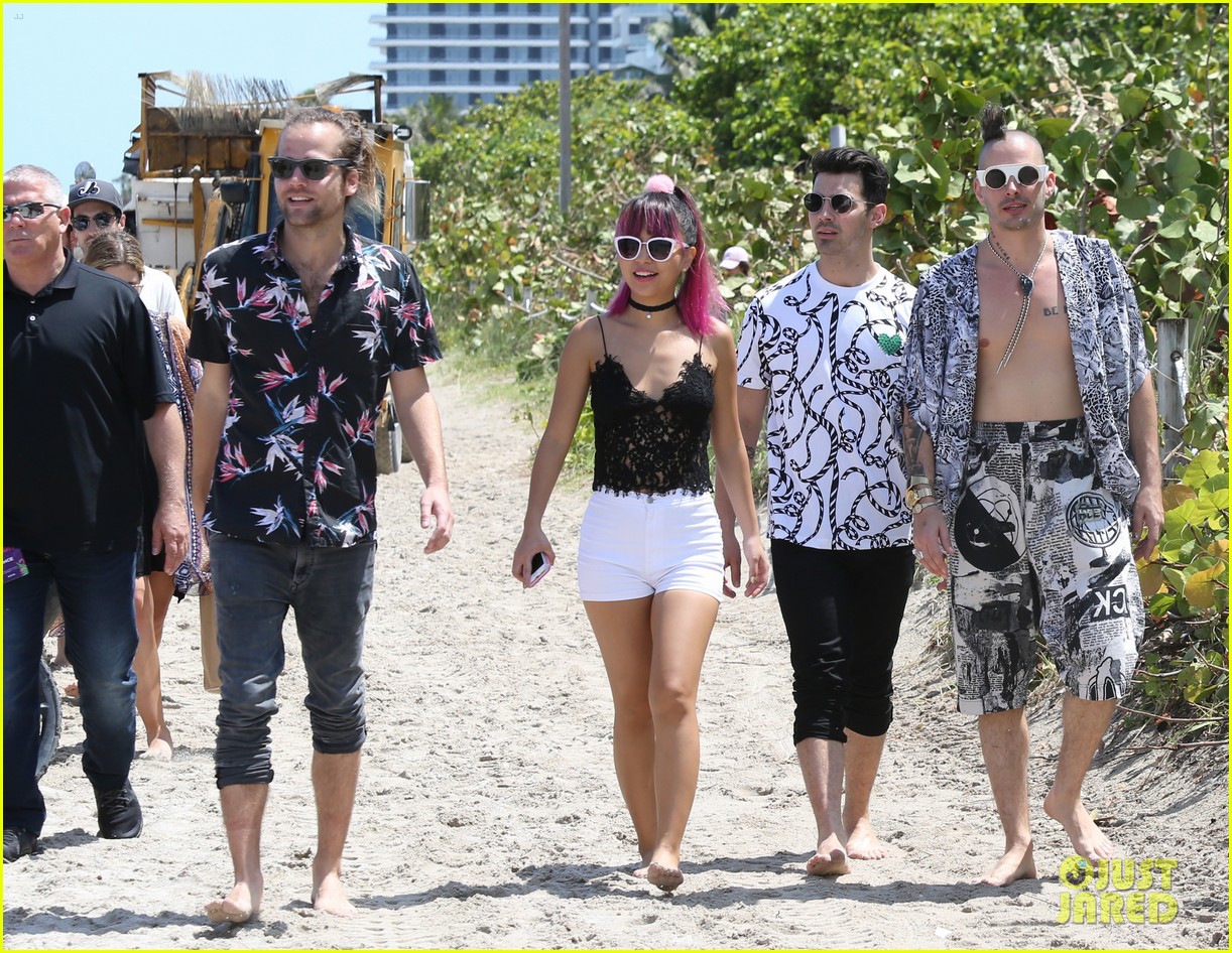 dnce miami volleyball tourney iheart pool party 13