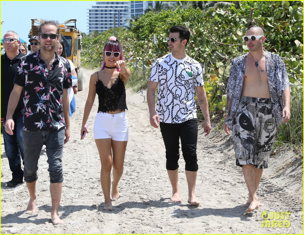 dnce miami volleyball tourney iheart pool party 15