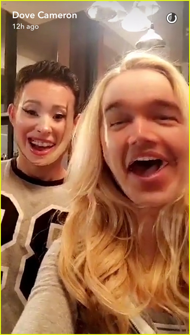 dove cameron shows off engagement ring 03