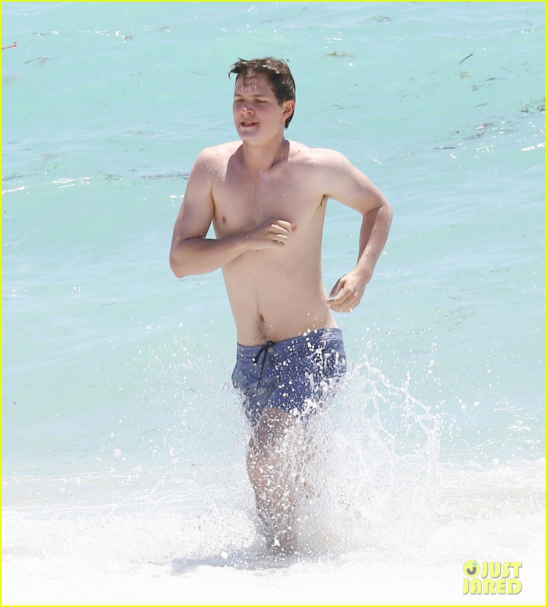 ansel elgort jets to miami beach time 10