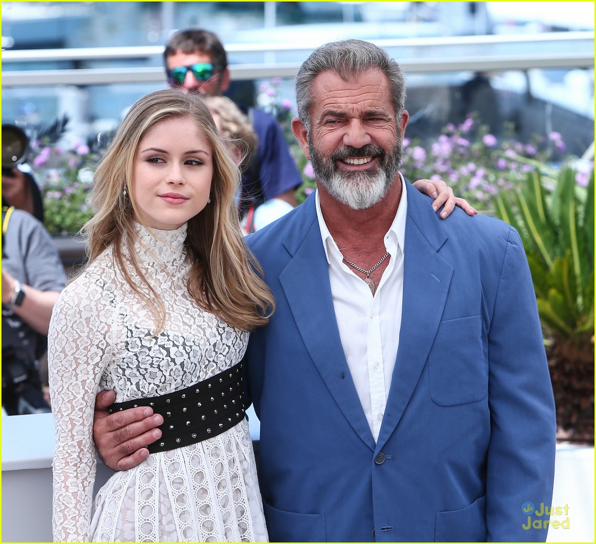 erin moriarty dance mel gibson blood father photocall 11