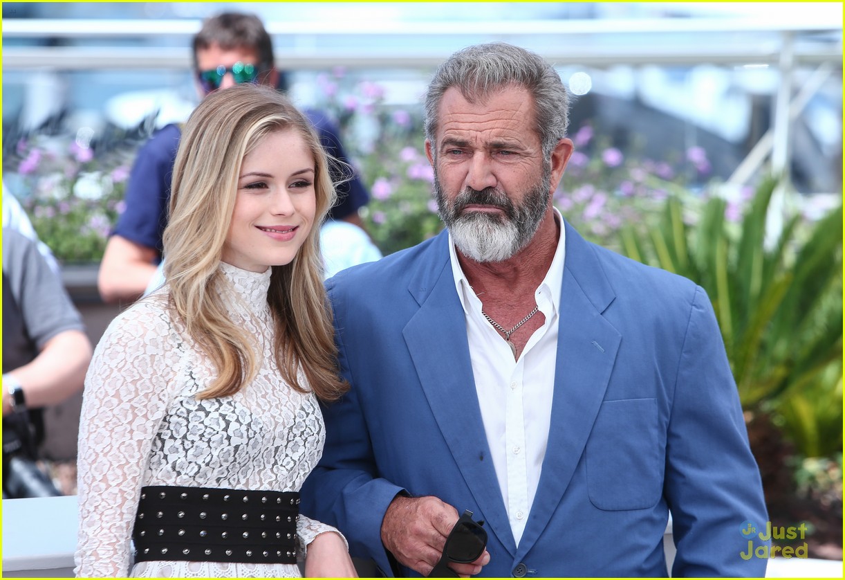 erin moriarty dance mel gibson blood father photocall 23
