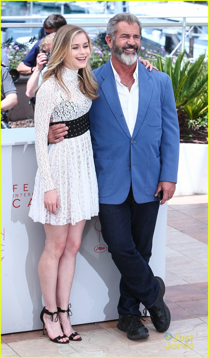 erin moriarty dance mel gibson blood father photocall 24