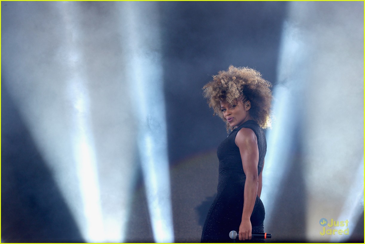 fleur east mtv coventry late corden show performance 06