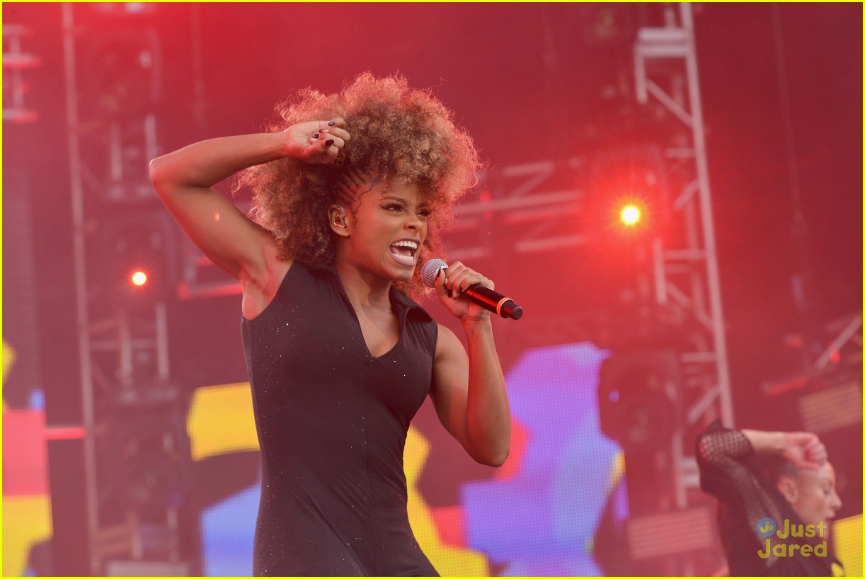 fleur east mtv coventry late corden show performance 08