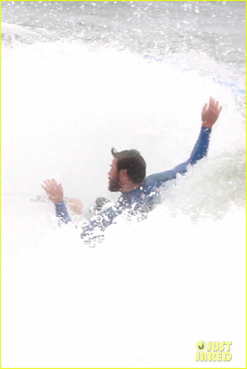 liam hemsworth strips out of his wetsuit after a surfing session 13