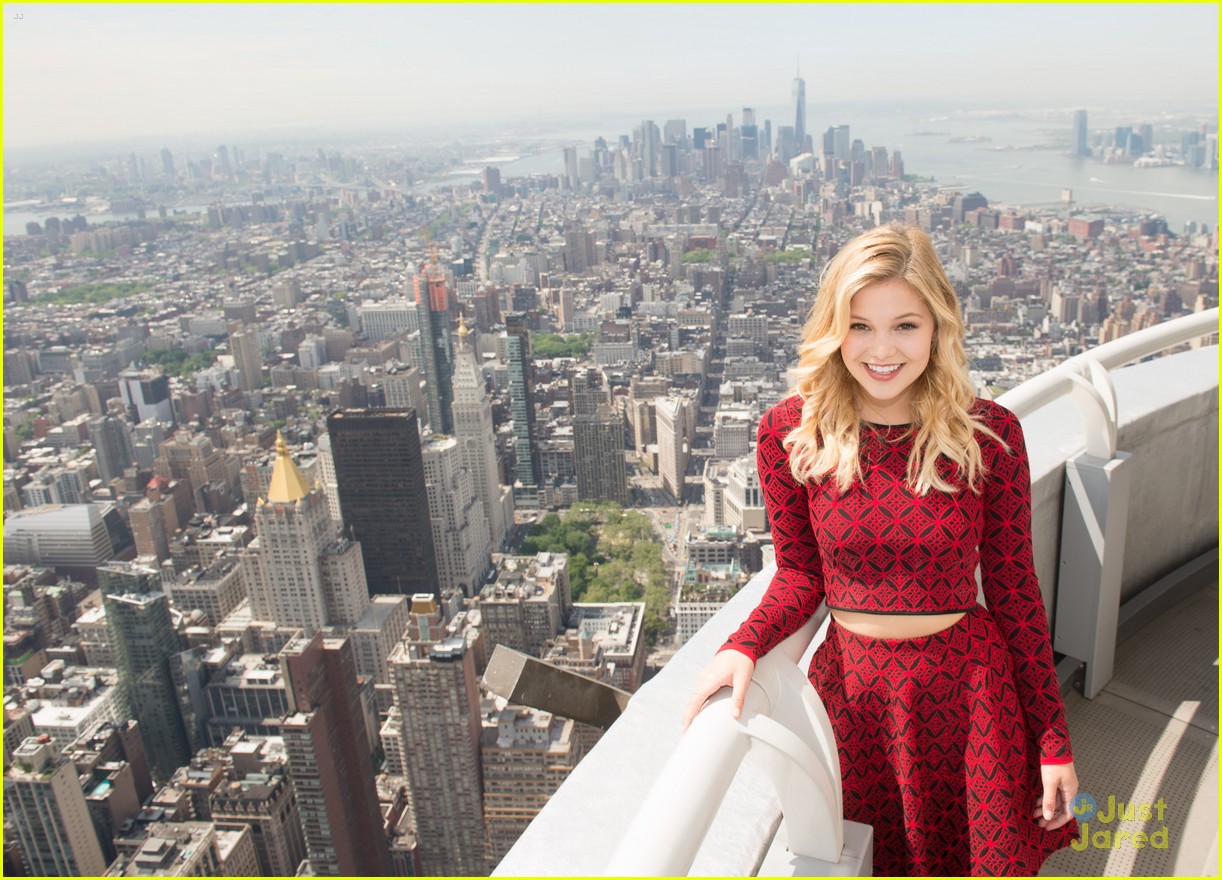 olivia holt empire state building stop 03