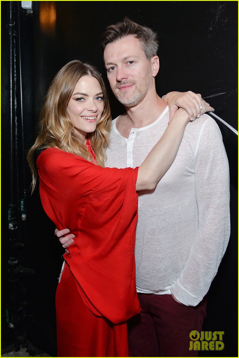 jaime king gets celeb support at the final chapter event 02