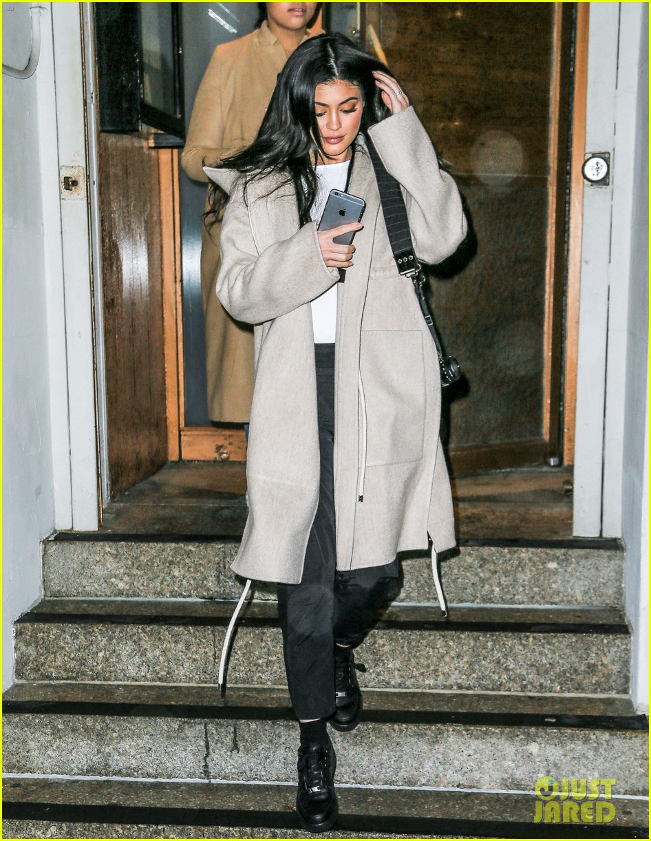 kendall kylie jenner hang out in nyc before met gala 2016 10