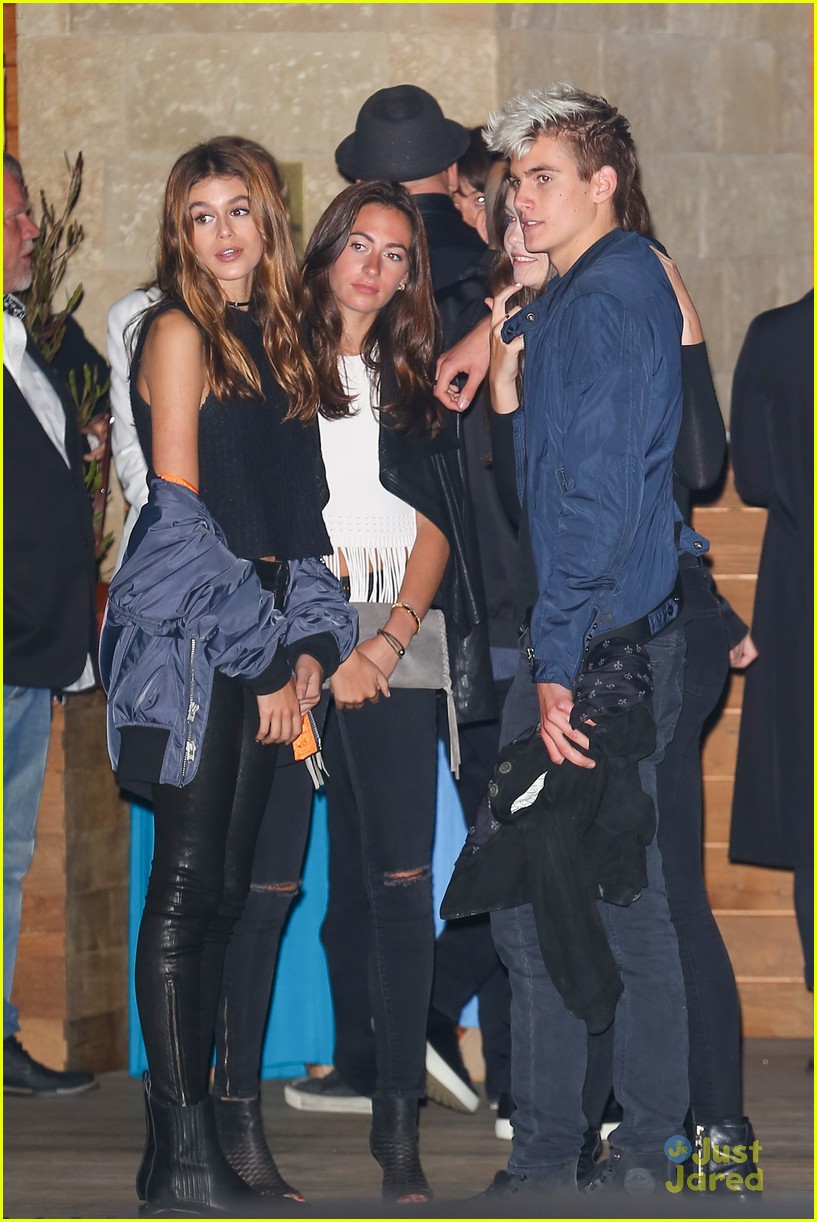 kaia gerber presley gerber opening event mom stuff disappears 01