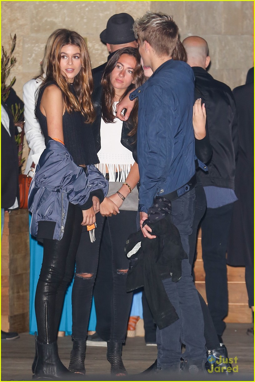 kaia gerber presley gerber opening event mom stuff disappears 04