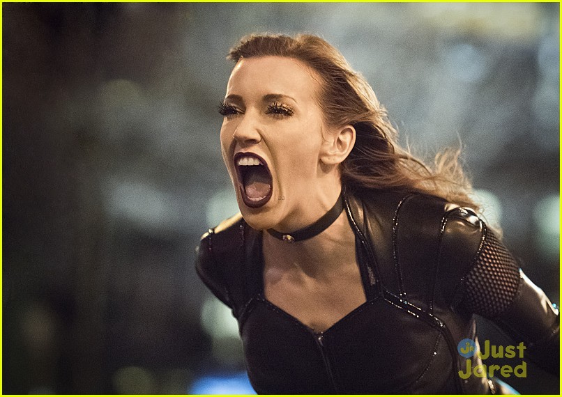 katie cassidy the flash invincible photos 08