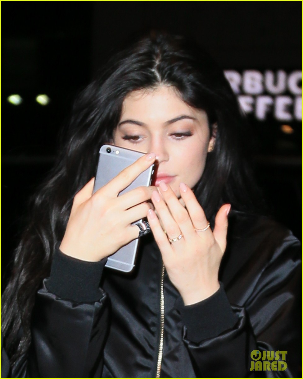 kylie jenner mysterious finger tattoo nyc 03