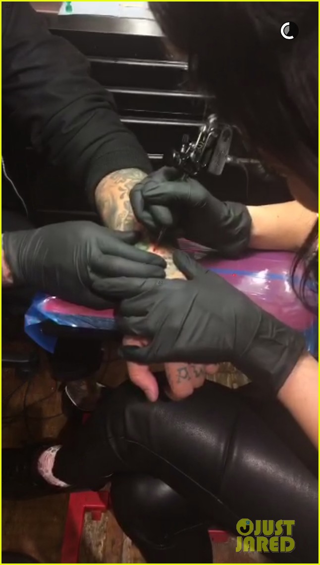 kylie jenner mysterious finger tattoo nyc 10