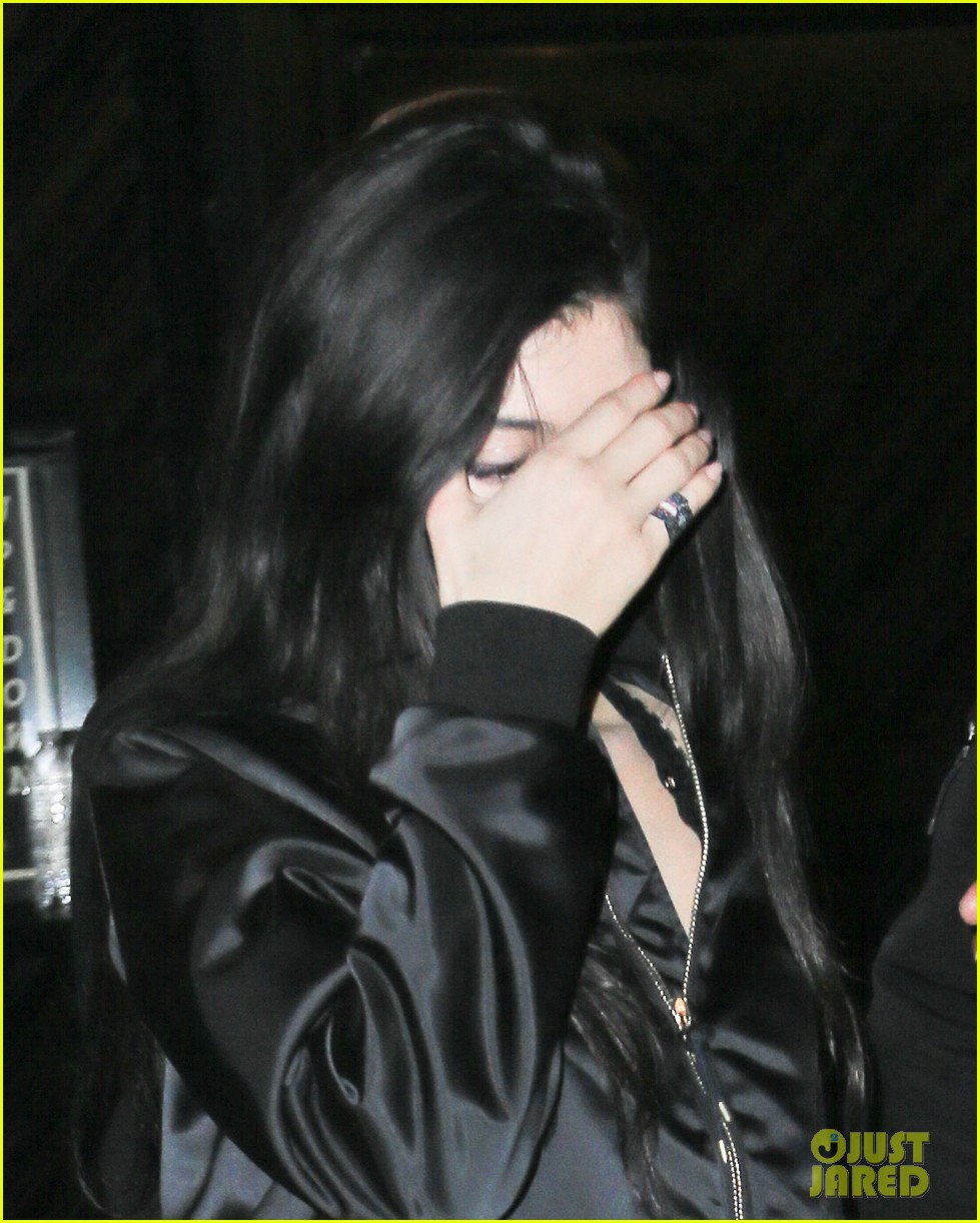 kylie jenner mysterious finger tattoo nyc 34