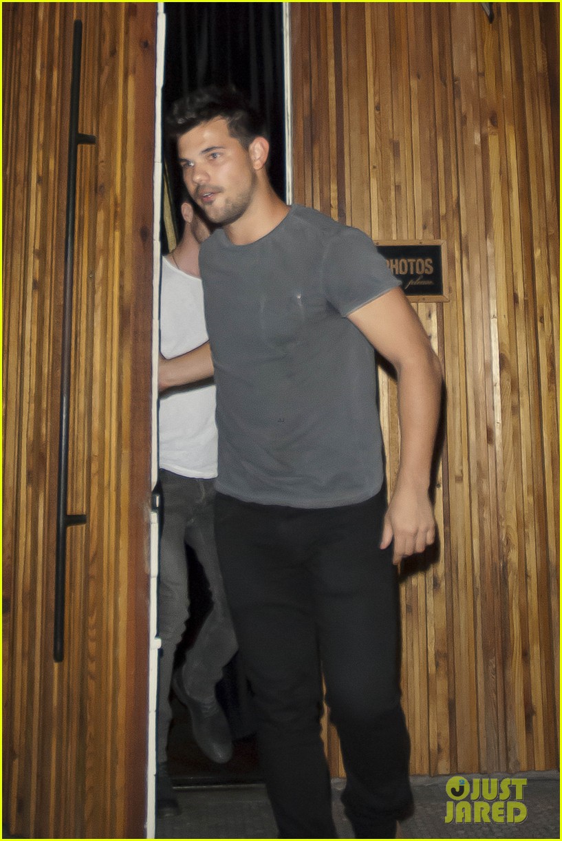 taylor lautner makes a quick exit out of the nice guy 01