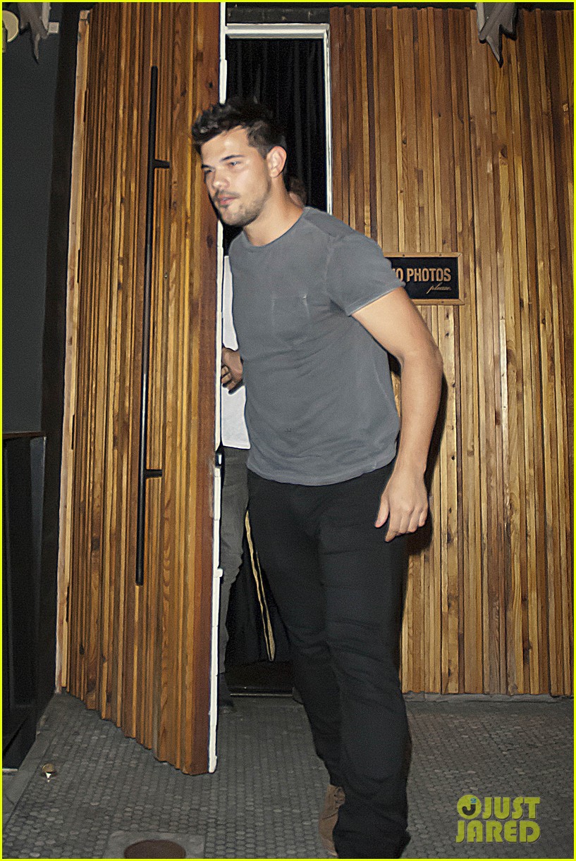 taylor lautner makes a quick exit out of the nice guy 03