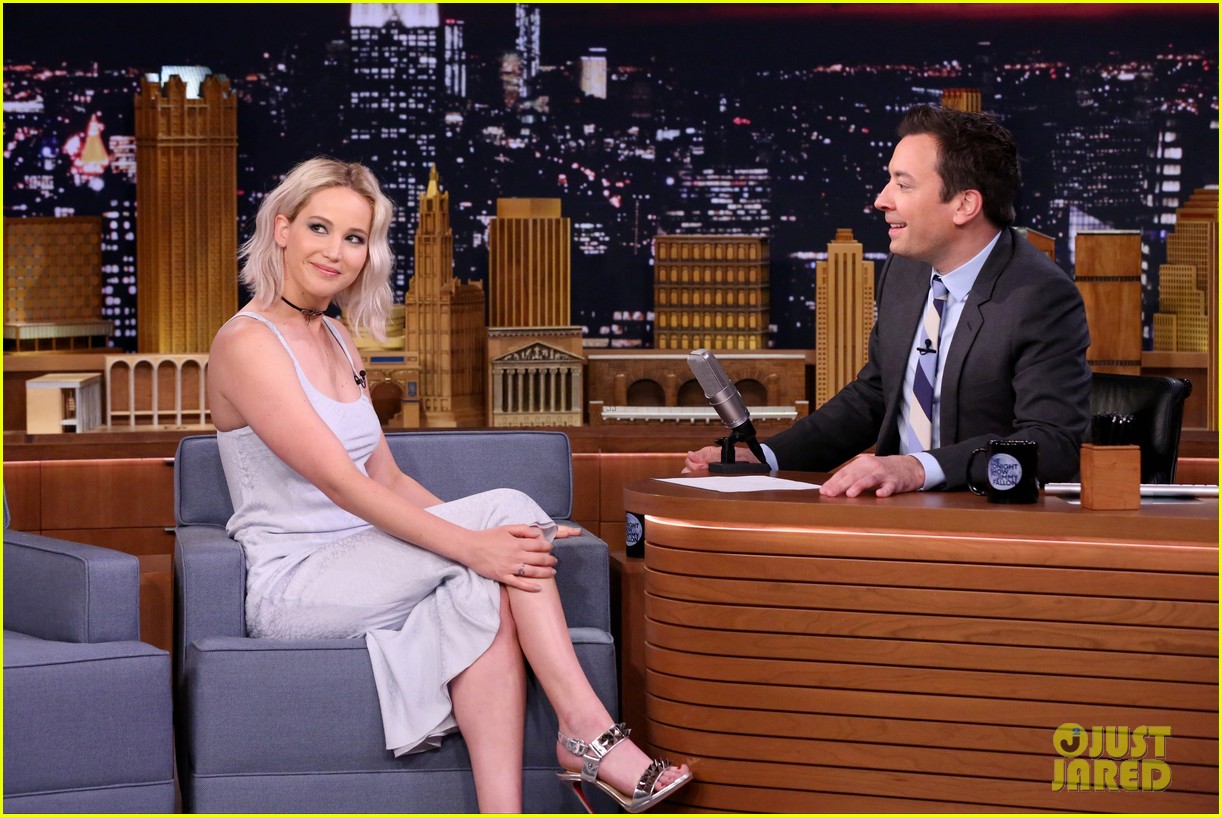 jennifer lawrence plays true confessions with john oliver 08