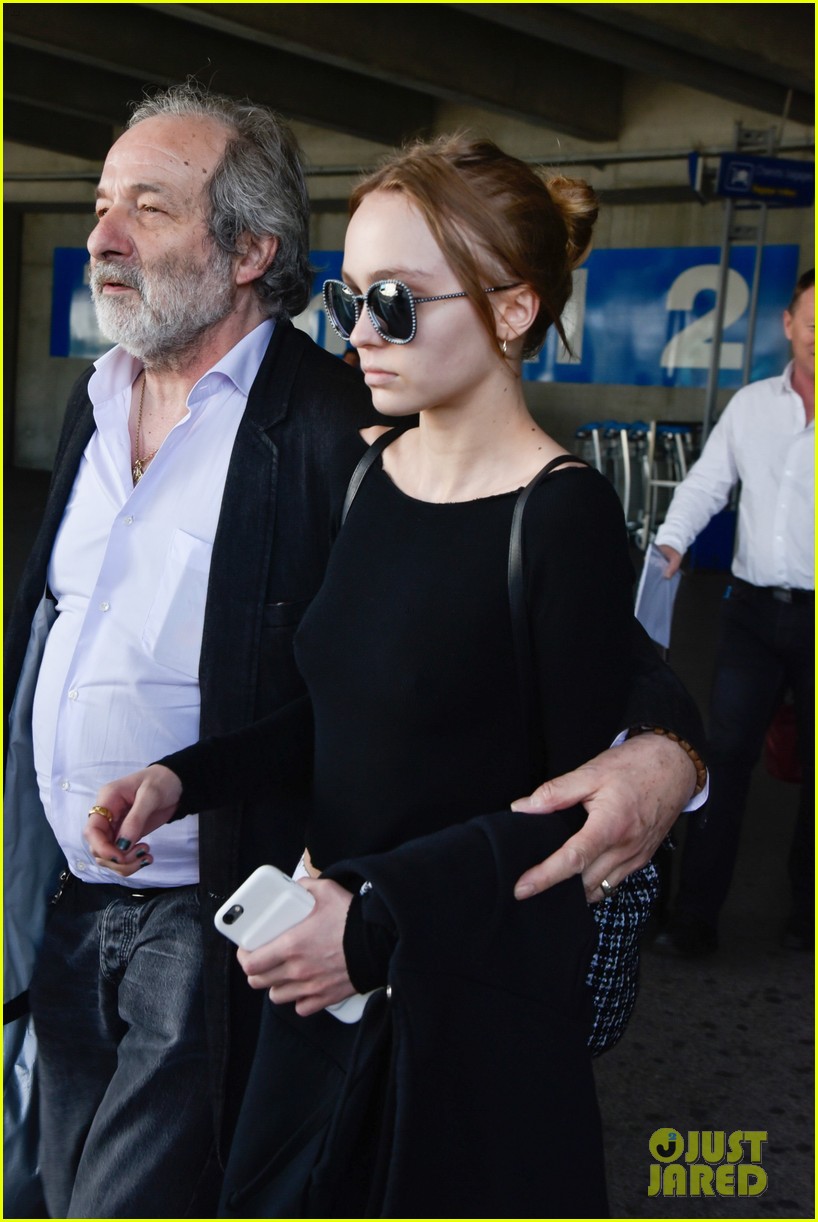 lily rose depp arrives airport cannes 05