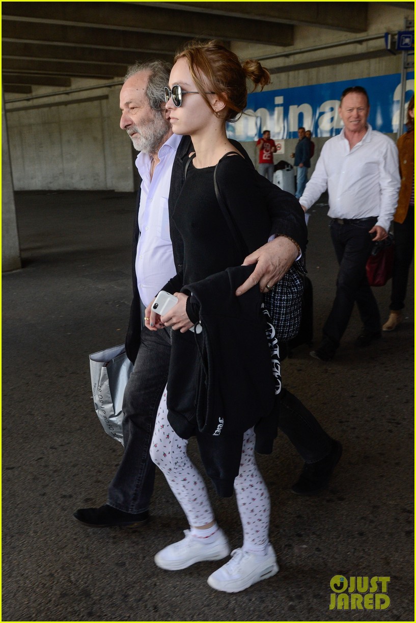 lily rose depp arrives airport cannes 08