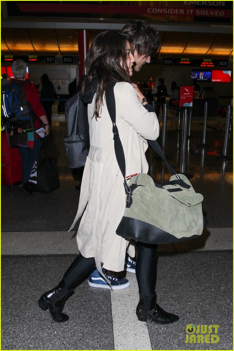louis tomlinson danielle campbell hold hands lax 23
