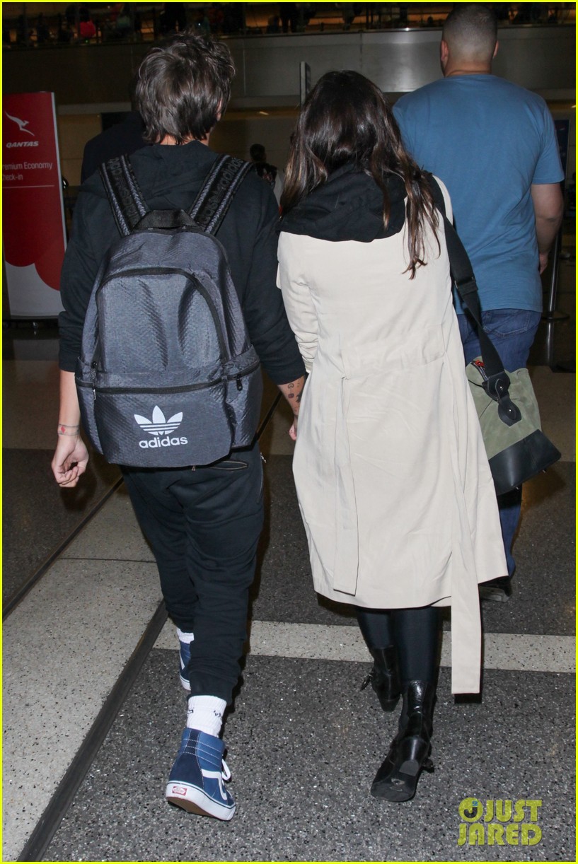 louis tomlinson danielle campbell hold hands lax 28
