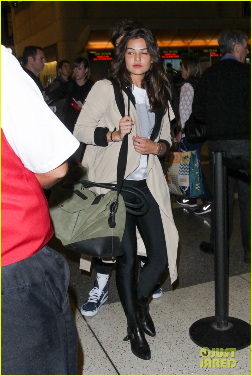louis tomlinson danielle campbell hold hands lax 31