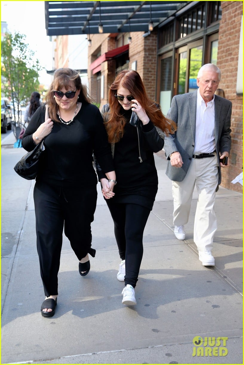 meghan trainor out with parents nyc 02
