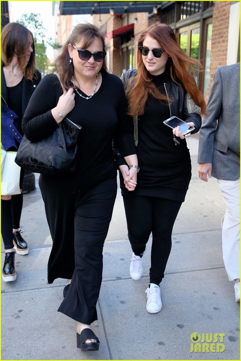 meghan trainor out with parents nyc 06