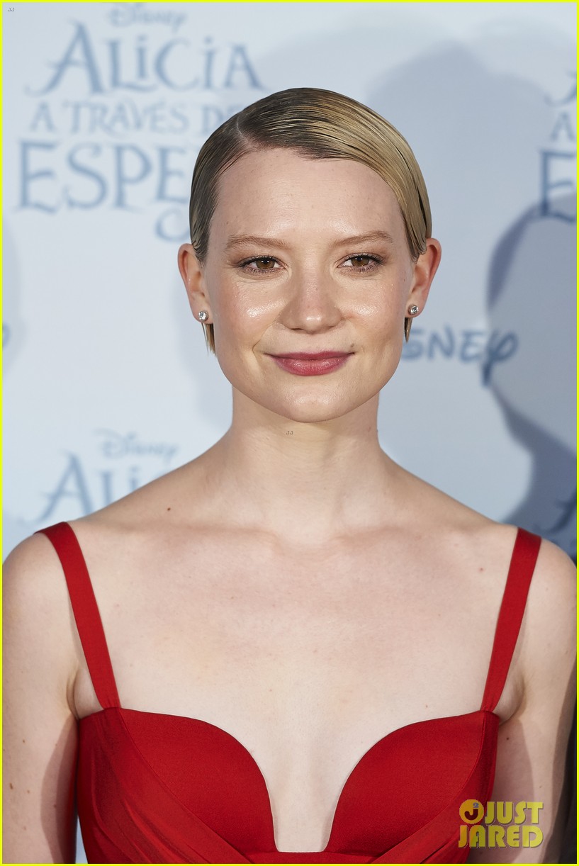 mia wasikowska brings alice through the looking glass to spain 16