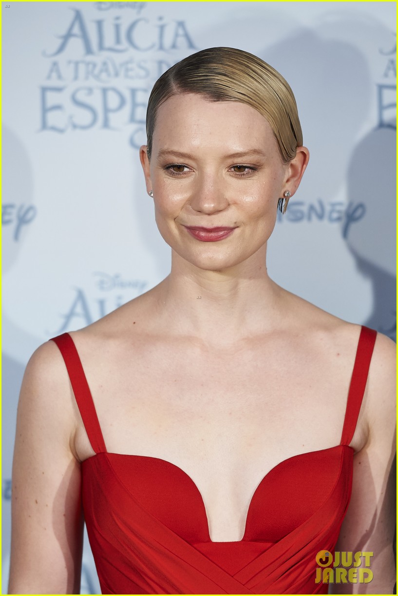 mia wasikowska brings alice through the looking glass to spain 21