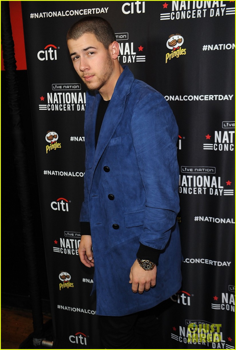 nick jonas wants to be vulnerable with his fans 06