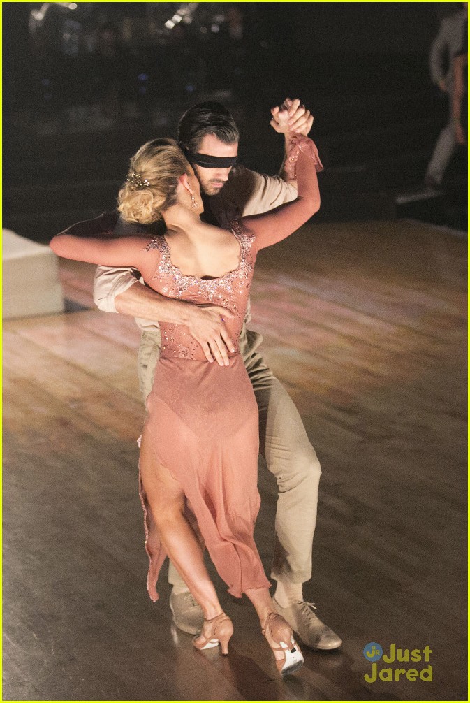 nyle dimarco blindfold dwts made finals 12