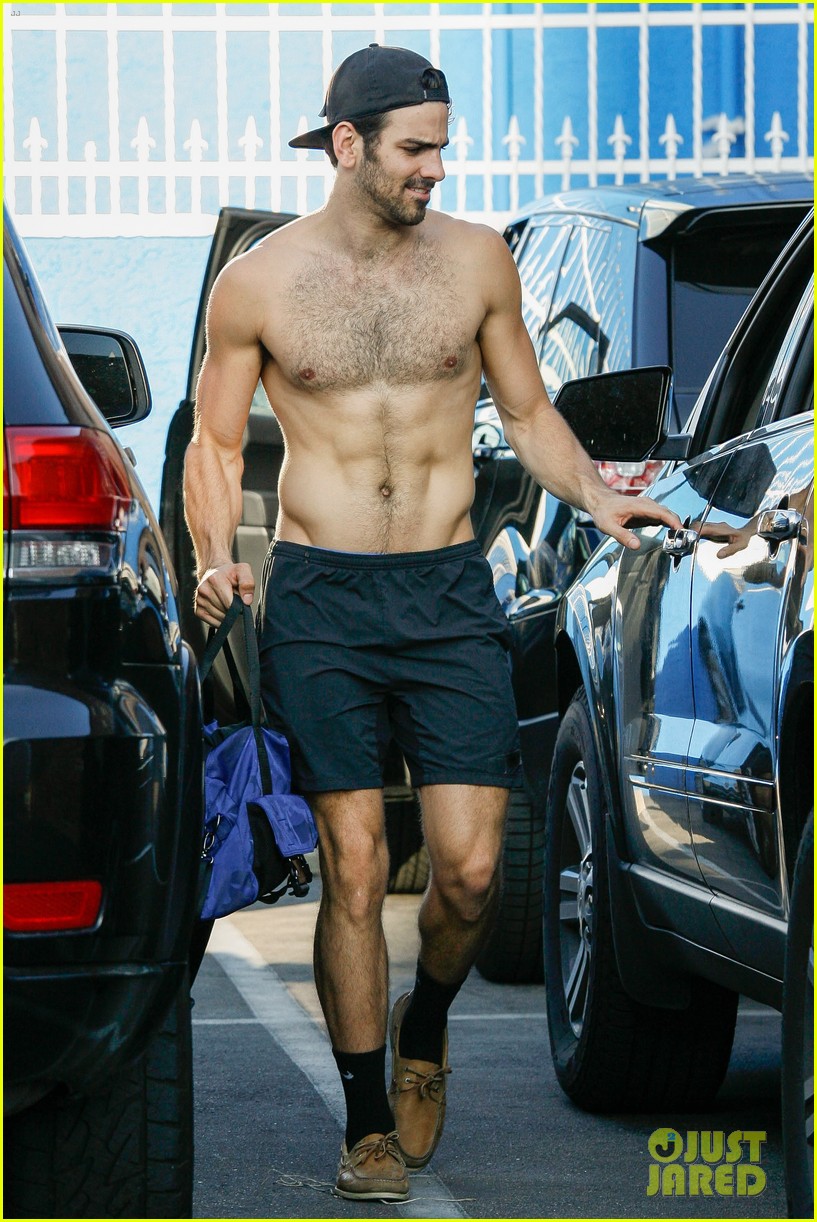 nyle dimarco goes shirtless while leaving dwts rehearsals 06