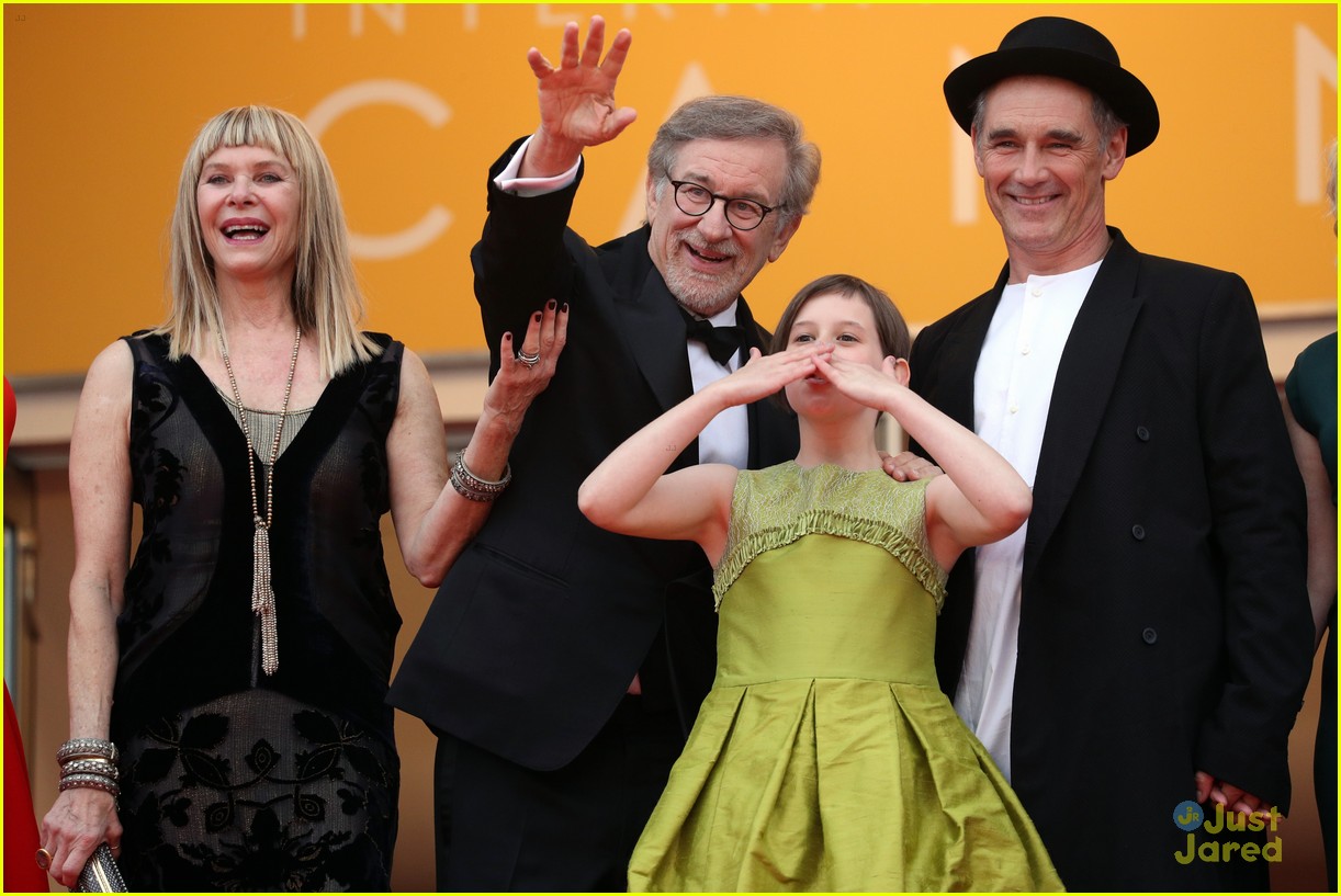 ruby barnhill bfg premiere photocall cannes 01